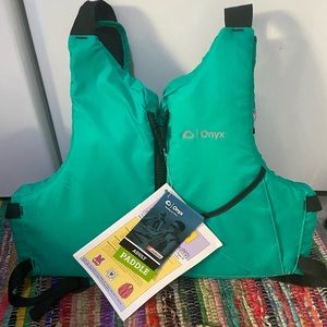 Onyx adult paddle board life vest. Size is adjustable. Brand new, never used.